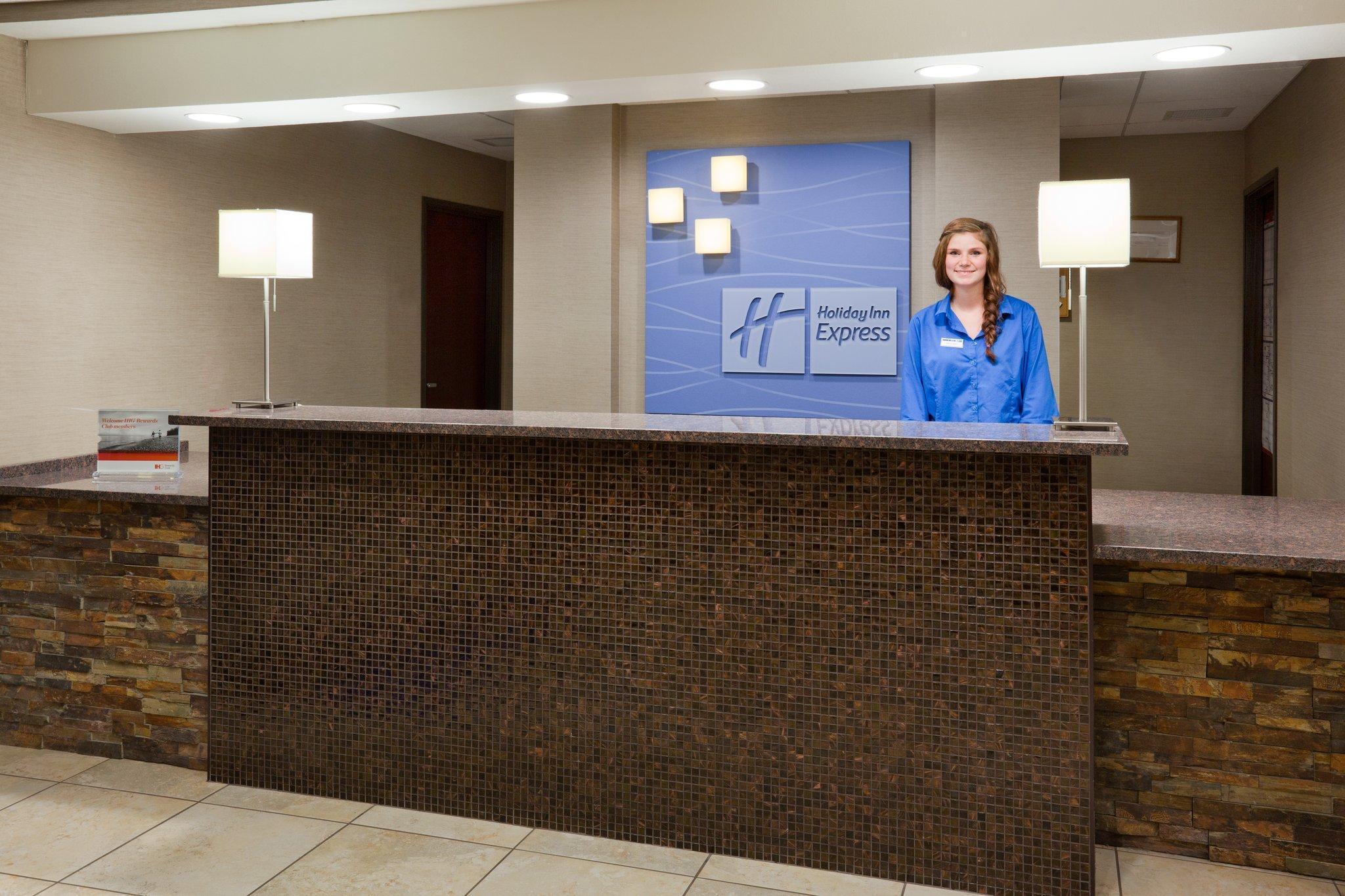 Holiday Inn Express & Suites Aberdeen By Ihg Exterior foto